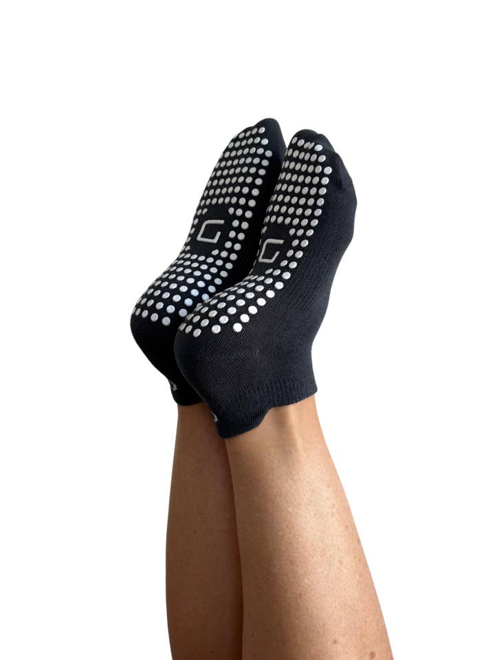 GSOXS - Wholesale Socks – Unisex - Grey Classic Grip Socks 1