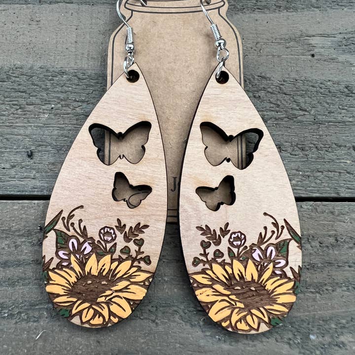 Butterfly Sunflower Cutout Handmålade Trä Örhängen för wholesale av Jill's Jewels