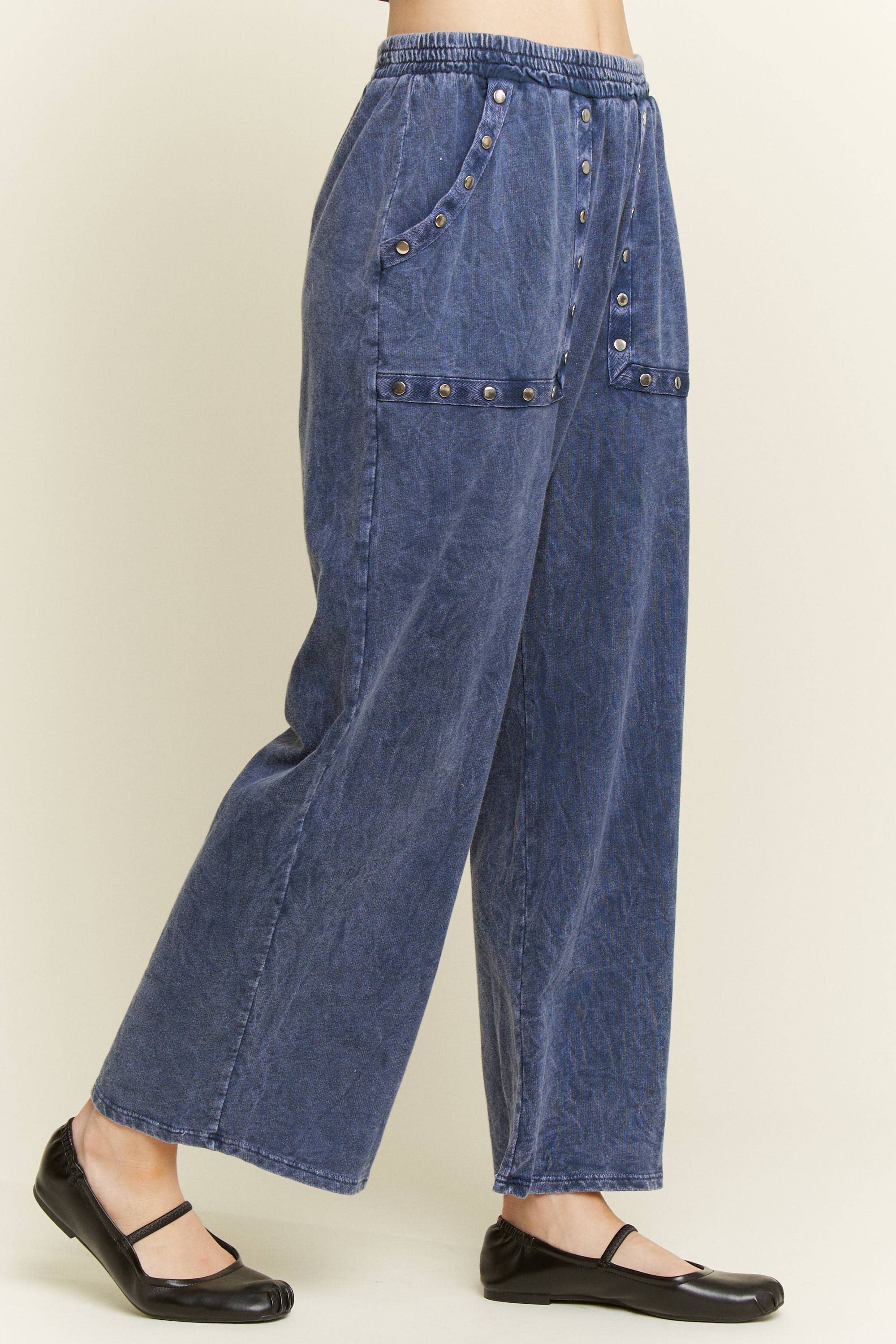 J.Her – Großhandel Lounge-Trainingshose/-Jogginghose – Damen – Mineralgewaschene, mit Nieten besetzte Wide-Leg-Hosentaschen HP654915