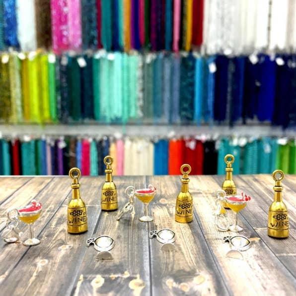 The Bead Bazaar - Vente Marqueur pour verre à vin - Breloque à vin, pendentif en vin, breloques à vin, pendentifs à vin, breloque en bouteille de vin, breloque en verre à martini, pendentif en verre0