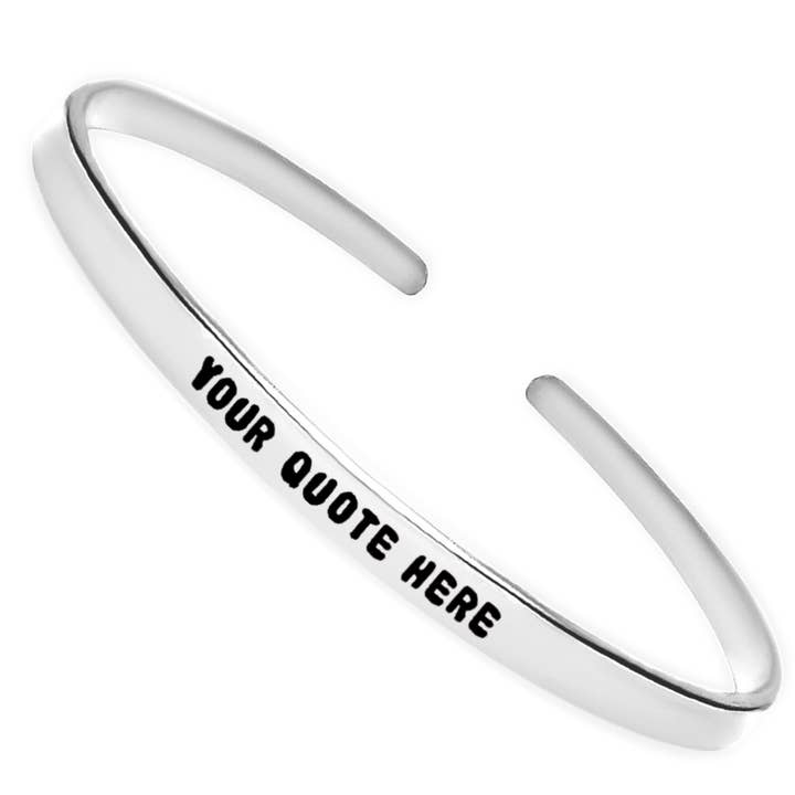 Individuell gestaltetes zierliches stapelbares graviertes Armreif-Armband für den Großhandel von Camilla Limón