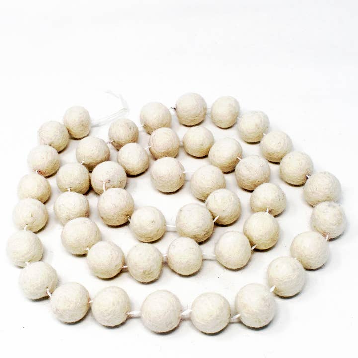 Fair to Trade Ltd – wholesale Bunting/garland – Handmade Felt Ball Garland White Fair Trade from Nepal