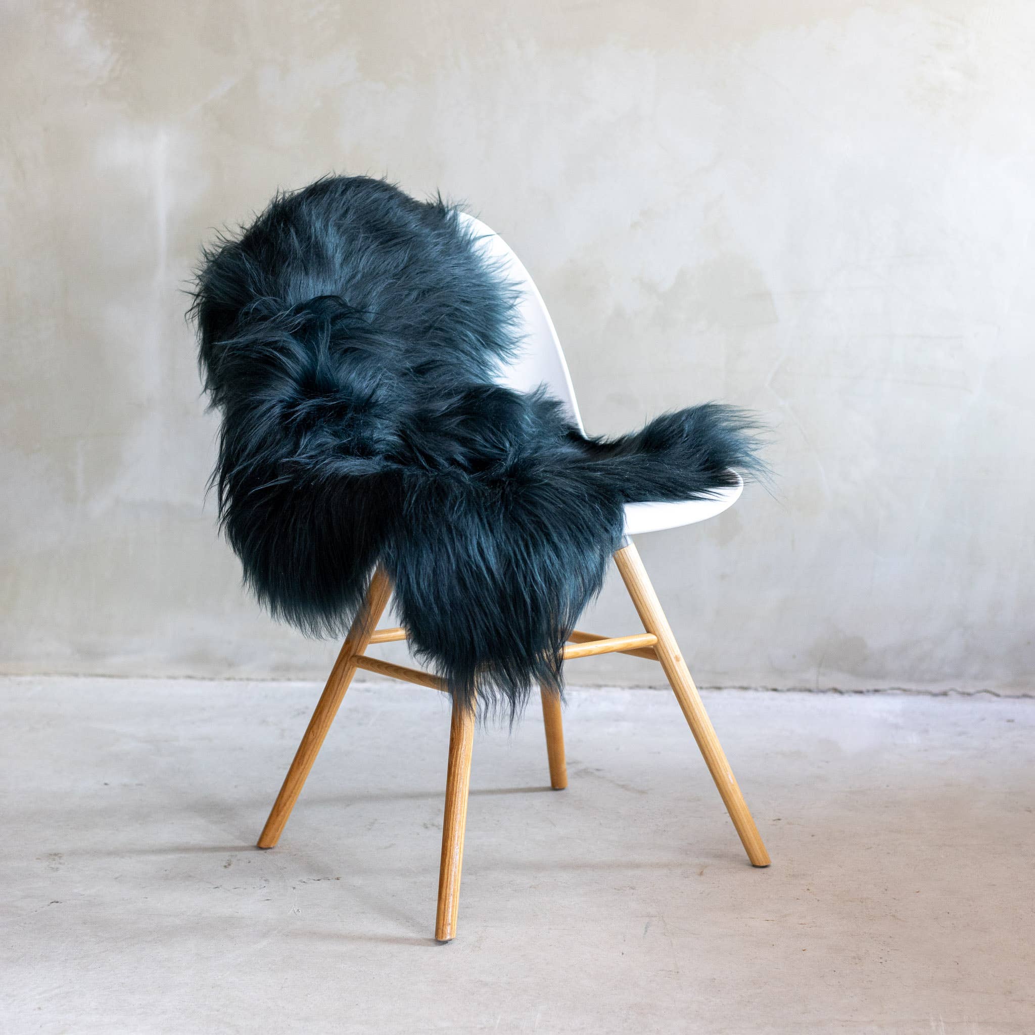 Van Buren - Wholesale Chair - Icelandic sheepskin dyed | 16 colors5