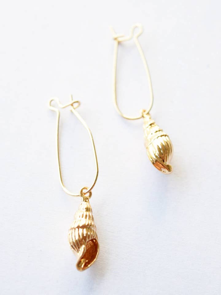 Anacoste Seashell Design Earrings for wholesale by Pyzis