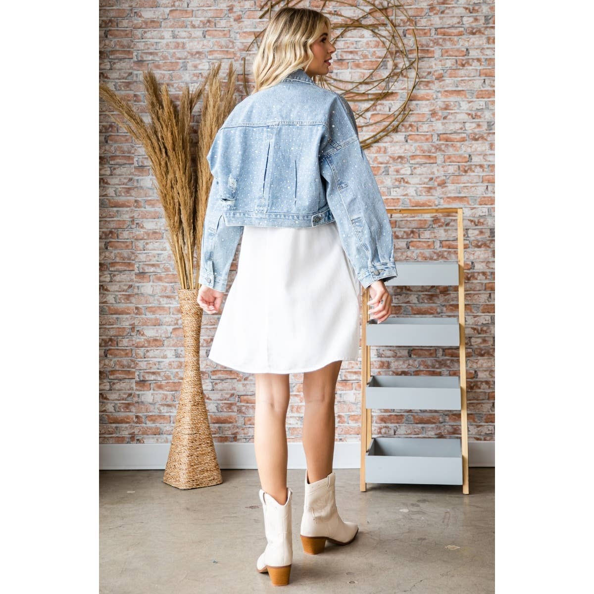 Med Wash Kort spijkerjack met strass en studs voor groothandel op Faire10