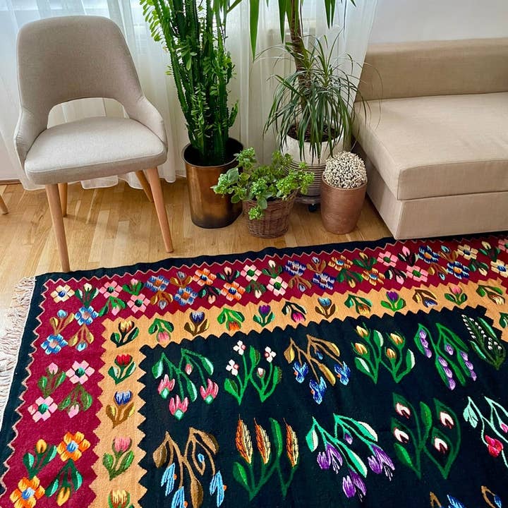 MADE WITH LOVE RO SRL - Vendita all'ingrosso Tappeto - Tappeto floreale olteniano bellissimo, tessuto a mano in lana Romania