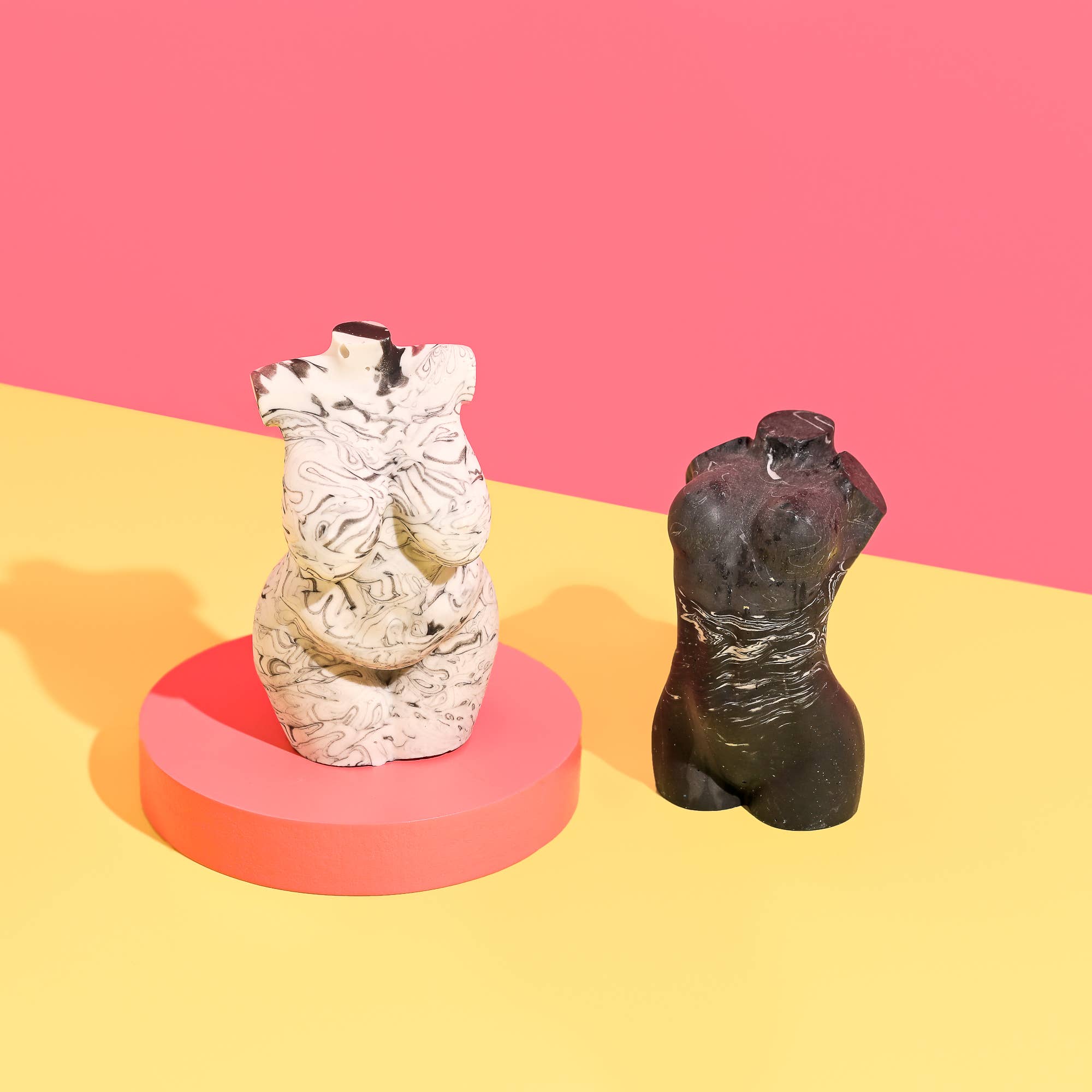 By Shax - Vendita all'ingrosso Scultura - Busto donna curvy marmorizzato - nero2