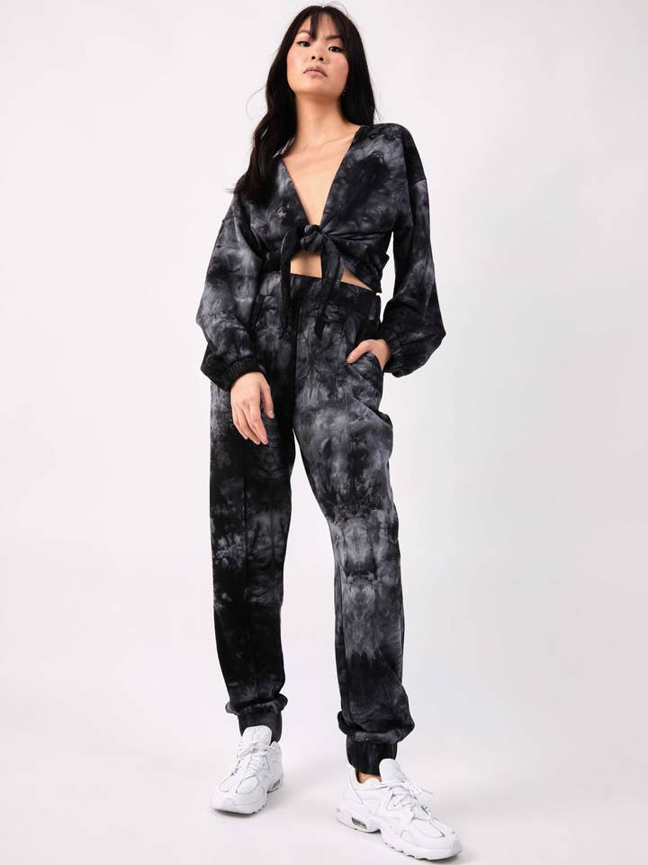 Felpa multidirezionale con cravatta reversibile in grigio e nero | Faith per la vendita all'ingrosso da parte di Chekani