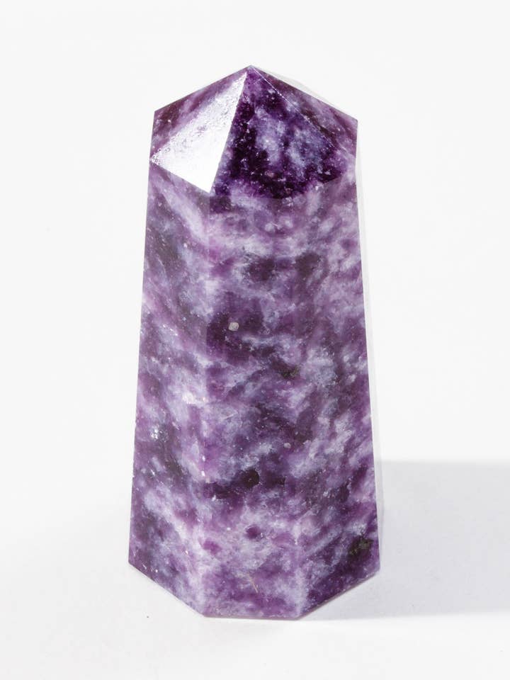 Tour en cristal de lépidolite Curio pour la vente par Luna Norte