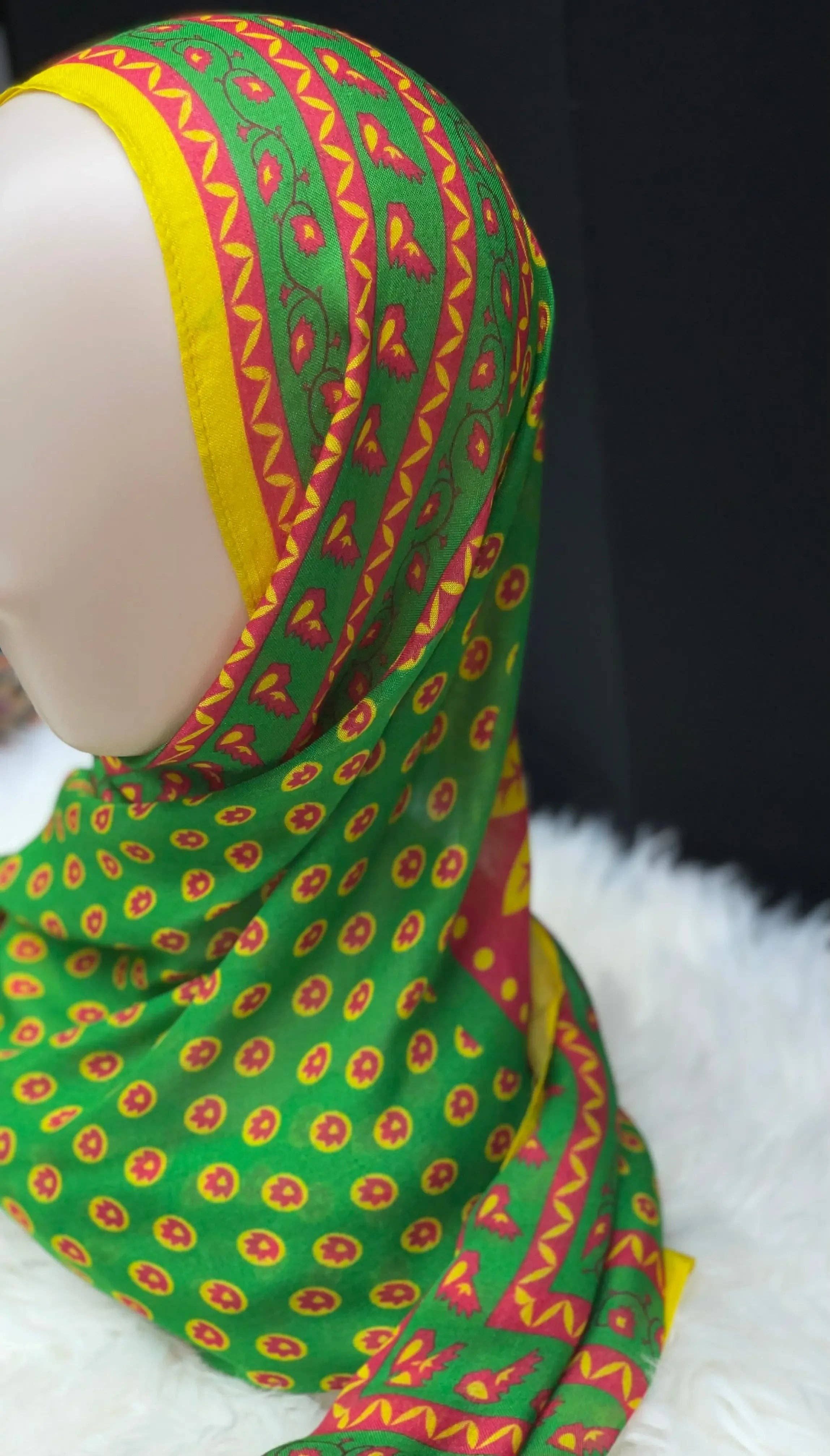 Palestinian Elegance - Wholesale Hijab - Women's - Elegant Comfort: Exclusive Printed Modal Hijab - Asba7