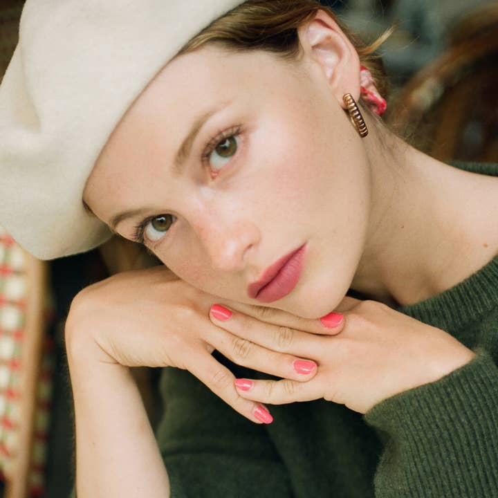 Yolaine - Wholesale Lipstick - Iconic Red Moss Starter Pack4