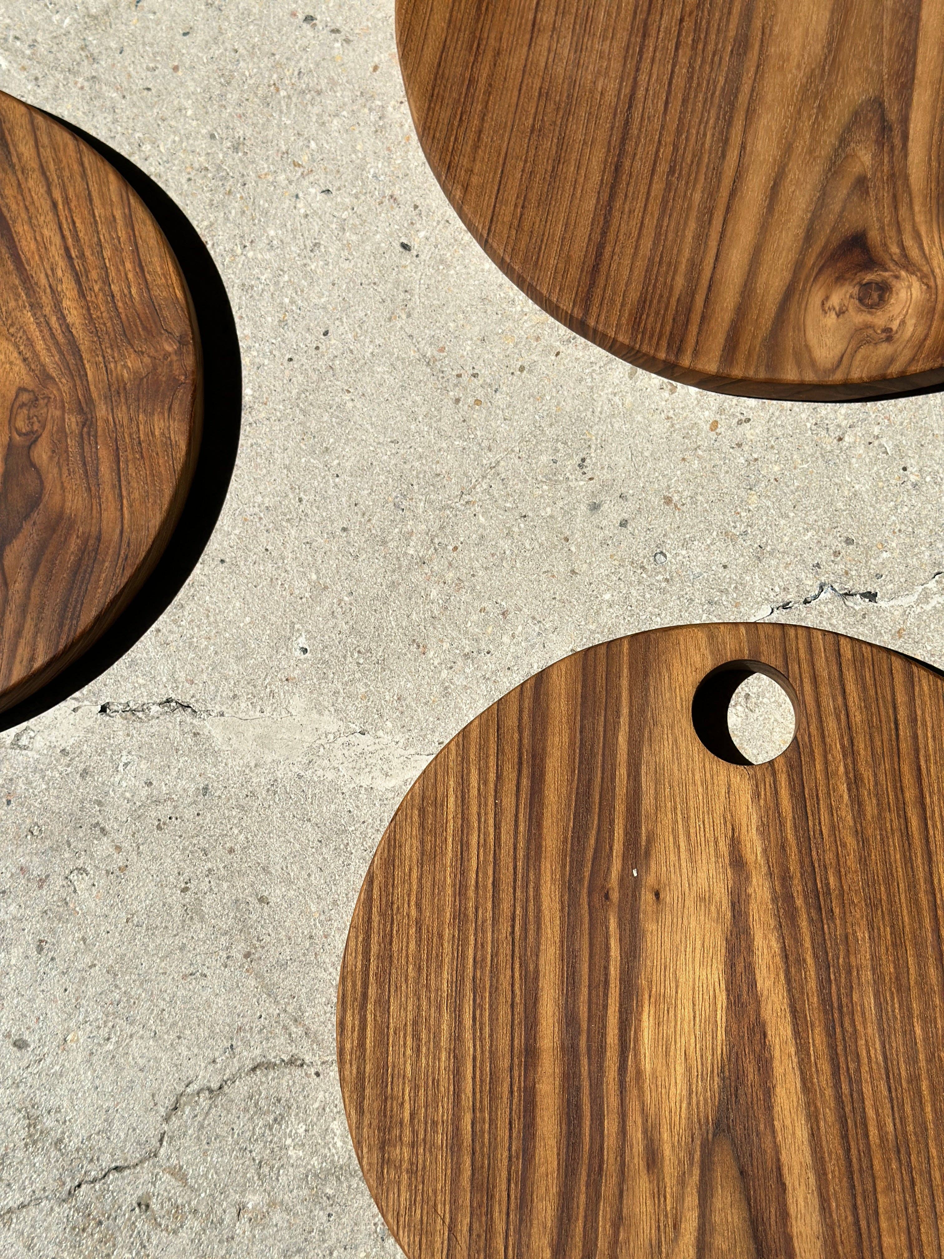 Office Objets – wholesale Skärbräda – Rund skärbräda i urholkad teak D:3023