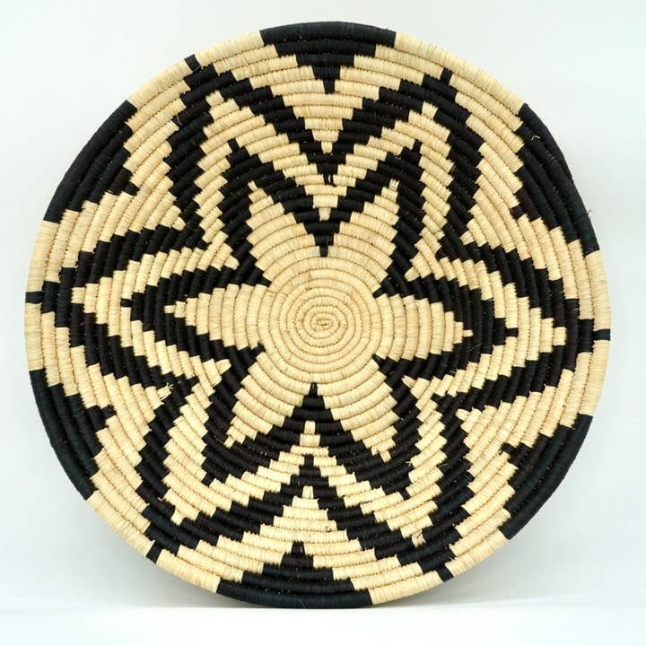 Cestino con petali per la vendita all'ingrosso da parte di Crazy Love Africa