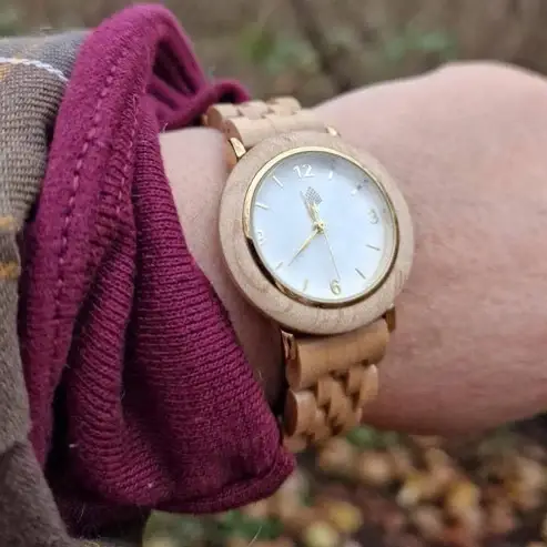 The Sustainable Watch Company - Vente Montre – femme - The Birch - Montre en bois faite à la main pour femme - Écologique et végétalienne8