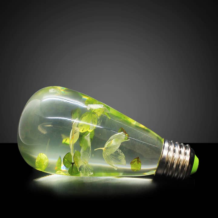 EP Design Lab - Wholesale Light Bulb/Puck - EP LIGHT Resin White Hydrangea Led Bulb1