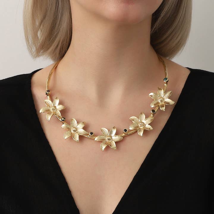 BUBU BY TEKIN SHOP - Wholesale Pendant/Charm Necklace - Gold Plated Stone Flower Necklace