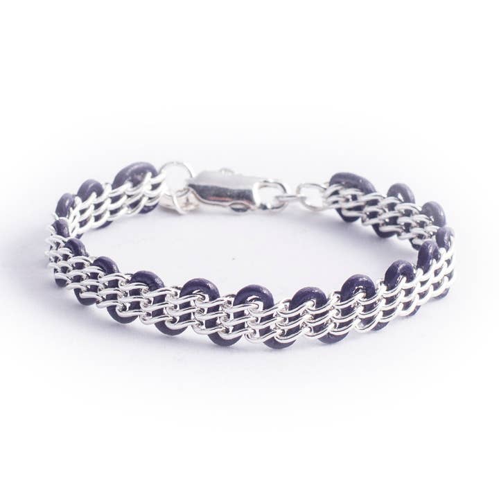 Cornelia Bracelet — Sterling Silver Chain on Indigo Leather för wholesale av Solid Design Studios