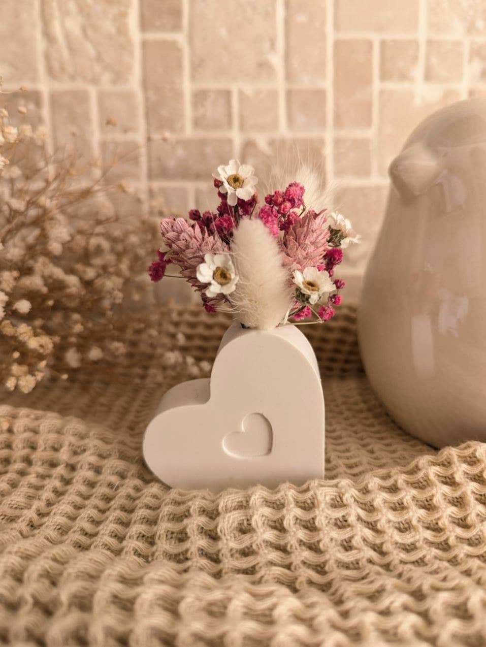 Maison Oline - Wholesale Decorative Tabletop Object - Jesmonite Heart + Dried Flowers1