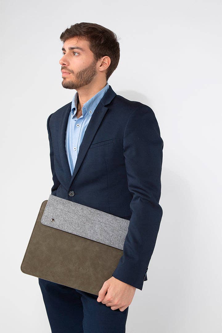 Pilatus Brand - Wholesale Laptop/tablethoes - Dames - Klassiek militair groen1