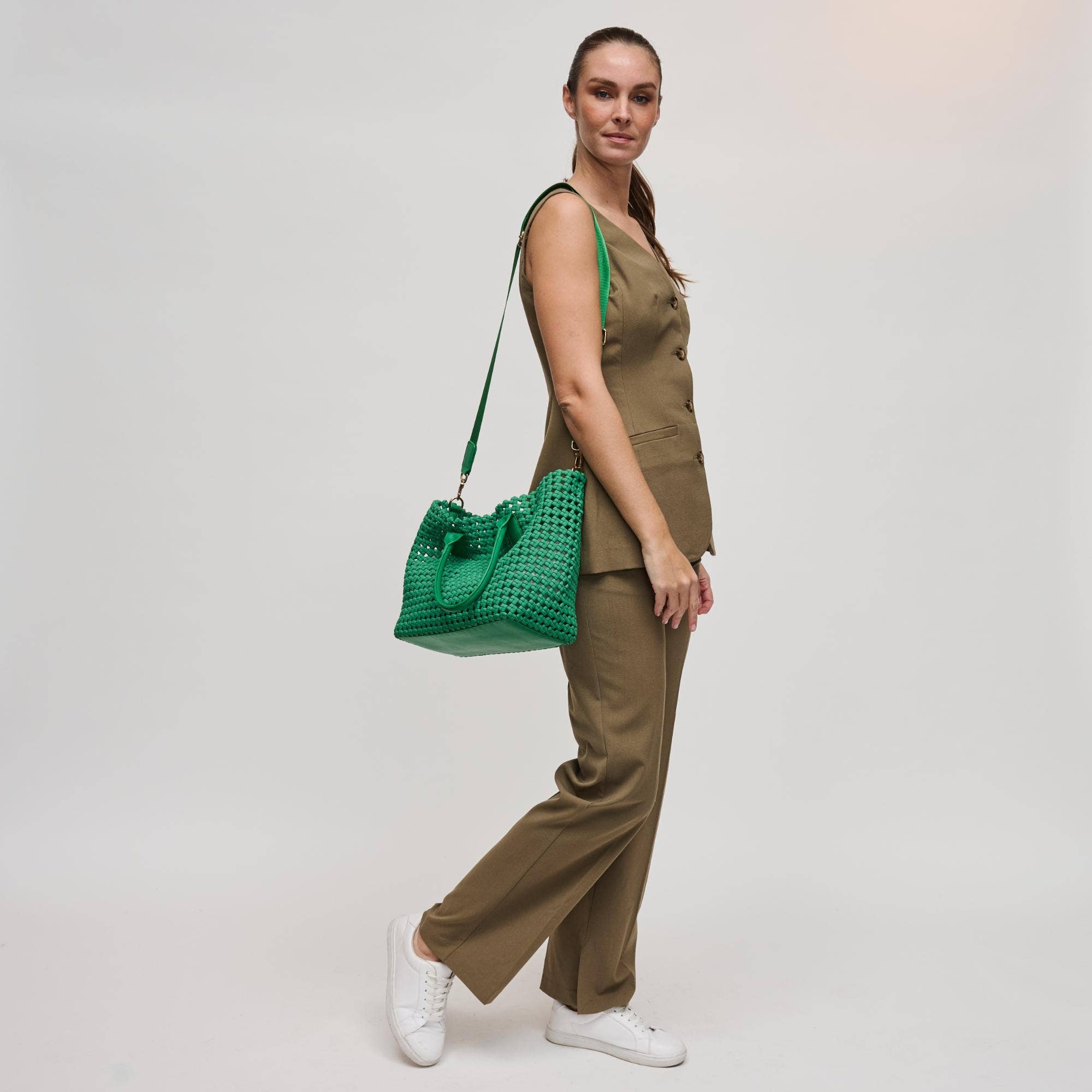 Sol and Selene – Großhandel Tragetasche – Damen – Solstice Medium Handgewebte Knotentasche18