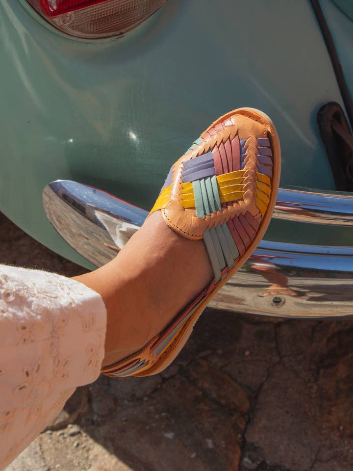 APAPACHO - Woven leather huaraches for women for wholesale by Mexas US