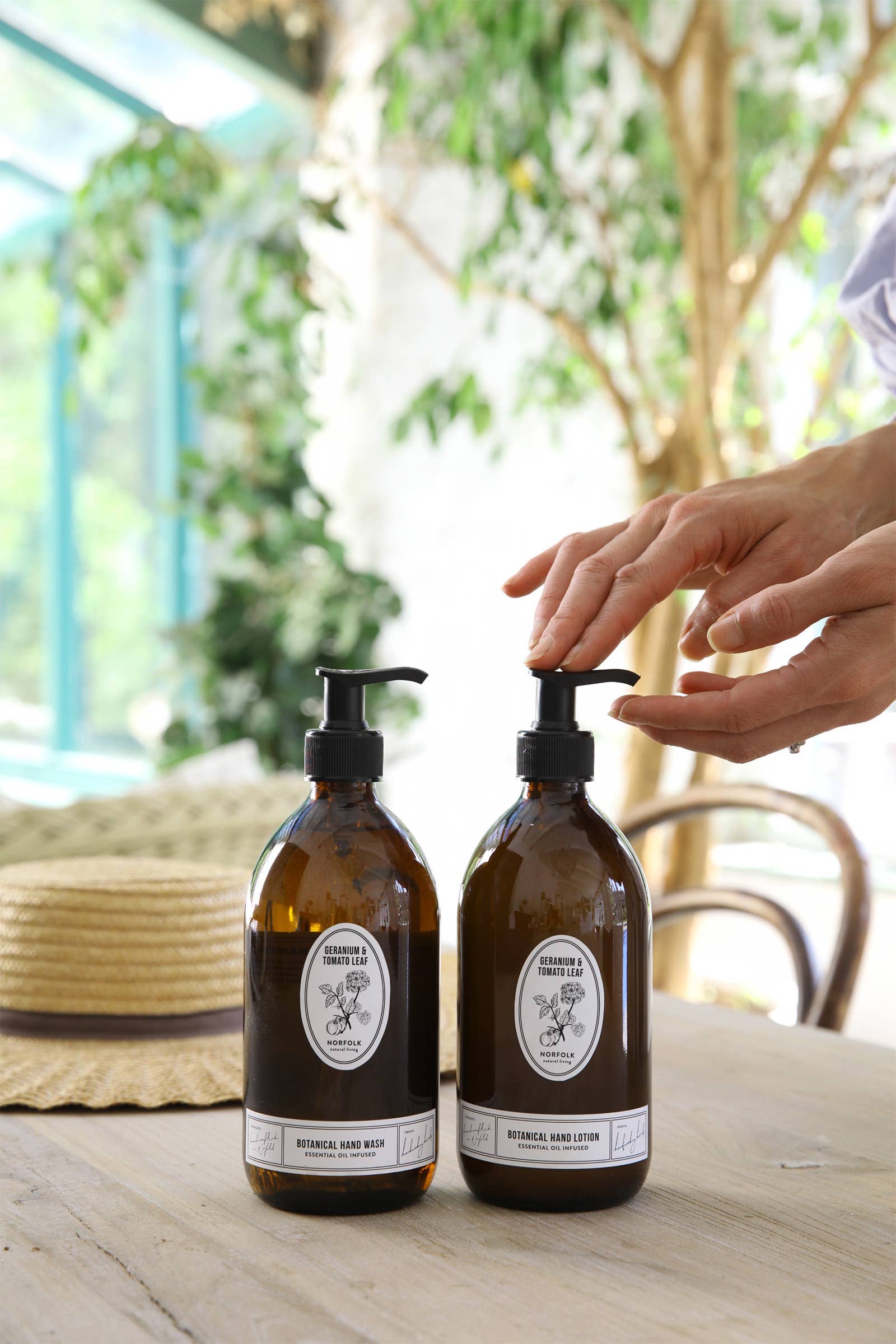 Norfolk Natural Living - Wholesale Hand Soap/Wash - Gardener's Hand Wash - Geranium & Tomato 500ml1