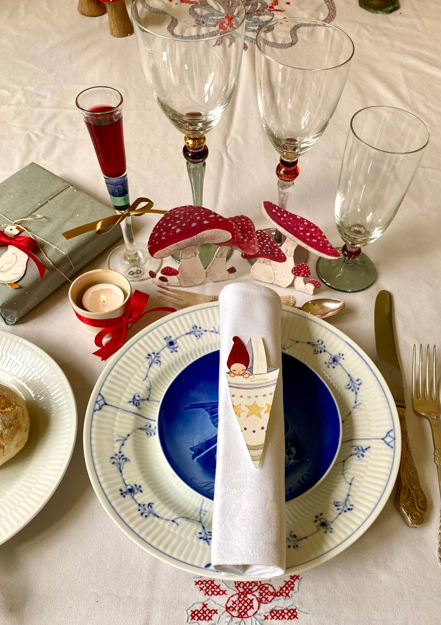 Tall Hat Tales - Wholesale Christmas Decoration - Juleklip kravlenisser