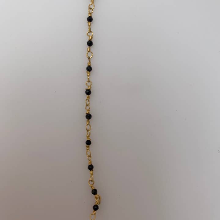 Purity Beads – wholesale Pärlband/Pärlhalsband – Svart spinell guldpläterad rosenkrans fasetterad pärlkedja, trådomsluten kedja, naturlig ädelstenskedja Storlek: 2 mm, 1 fot.3