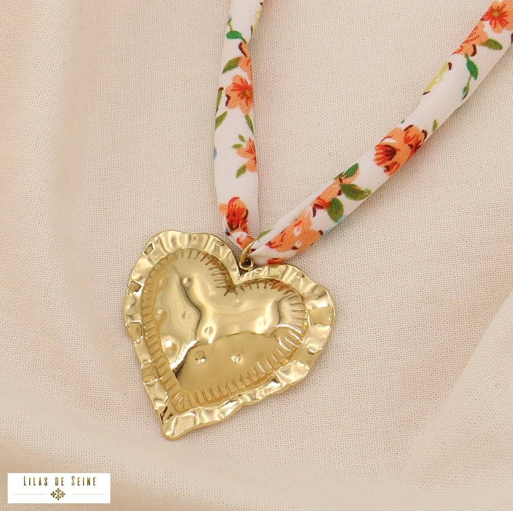Lilas de Seine - Wholesale Pendant/Charm Necklace - Floral Fabric Necklace Heart Pendant Steel 01250311