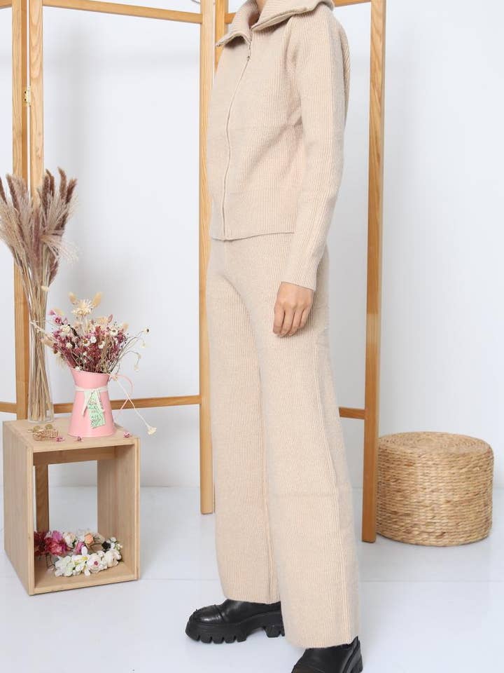 DIX-ONZE - Wholesale Top & Pant Set (NOT Loungewear) - Women's - Zipped Knit Set – Wide Collar Jacket & Straight Pants1