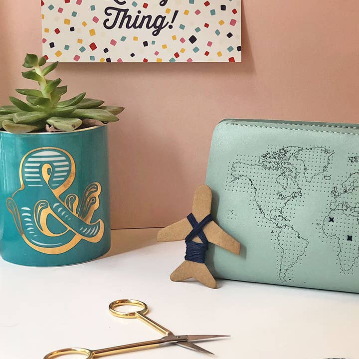 Stitch Where You Ban - Cartera de viaje (piel menta) para venta al por mayor de Chasing Threads