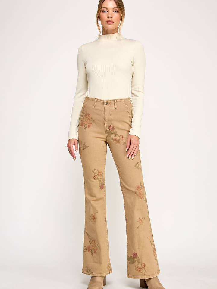 JEAN ÉVASÉ TAILLE HAUTE AVEC IMPRIMÉ FLORAL DÉLAVÉ (P-SP-P144) pour la vente par Phoenix Textile, Inc.