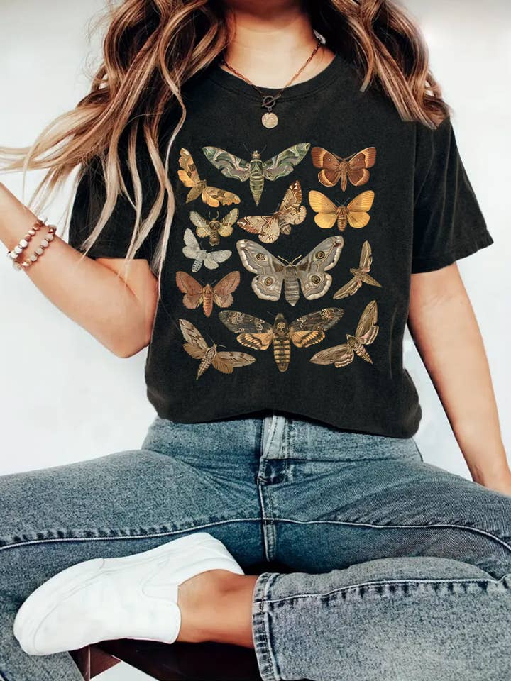 Rosa Clothing - Wholesale Screen Printed T-Shirt - Women's - Butterfly & moth print graphic short-sleeve T-shirt