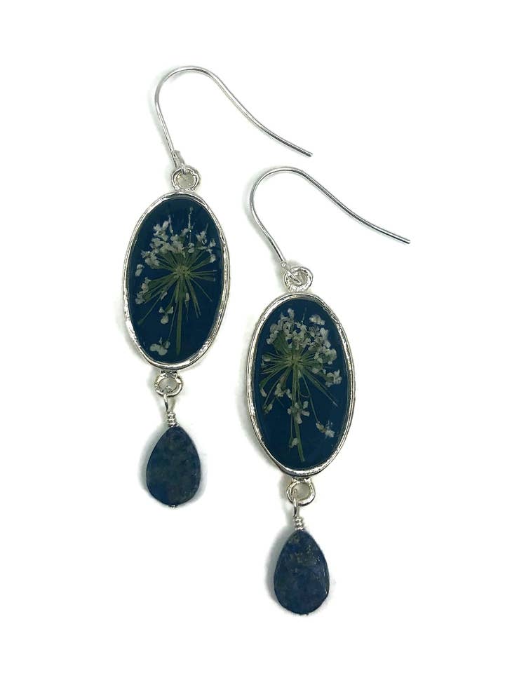 Boucles d'oreilles ovales avec pendentif Marina at Midnight pour la vente par Shari Dixon