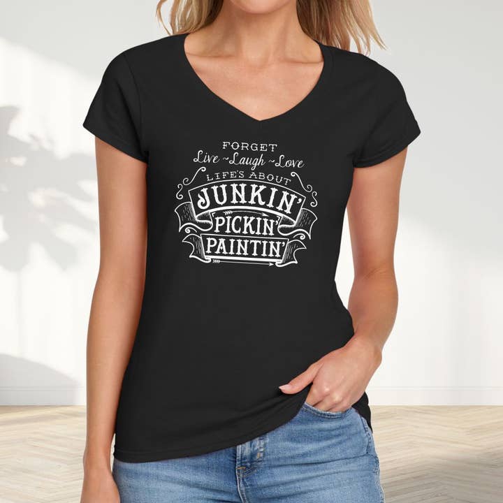 Livets handler om at finde skatte, samle og male - V-hals til kvinder for engroshandel hos Suzy Swede