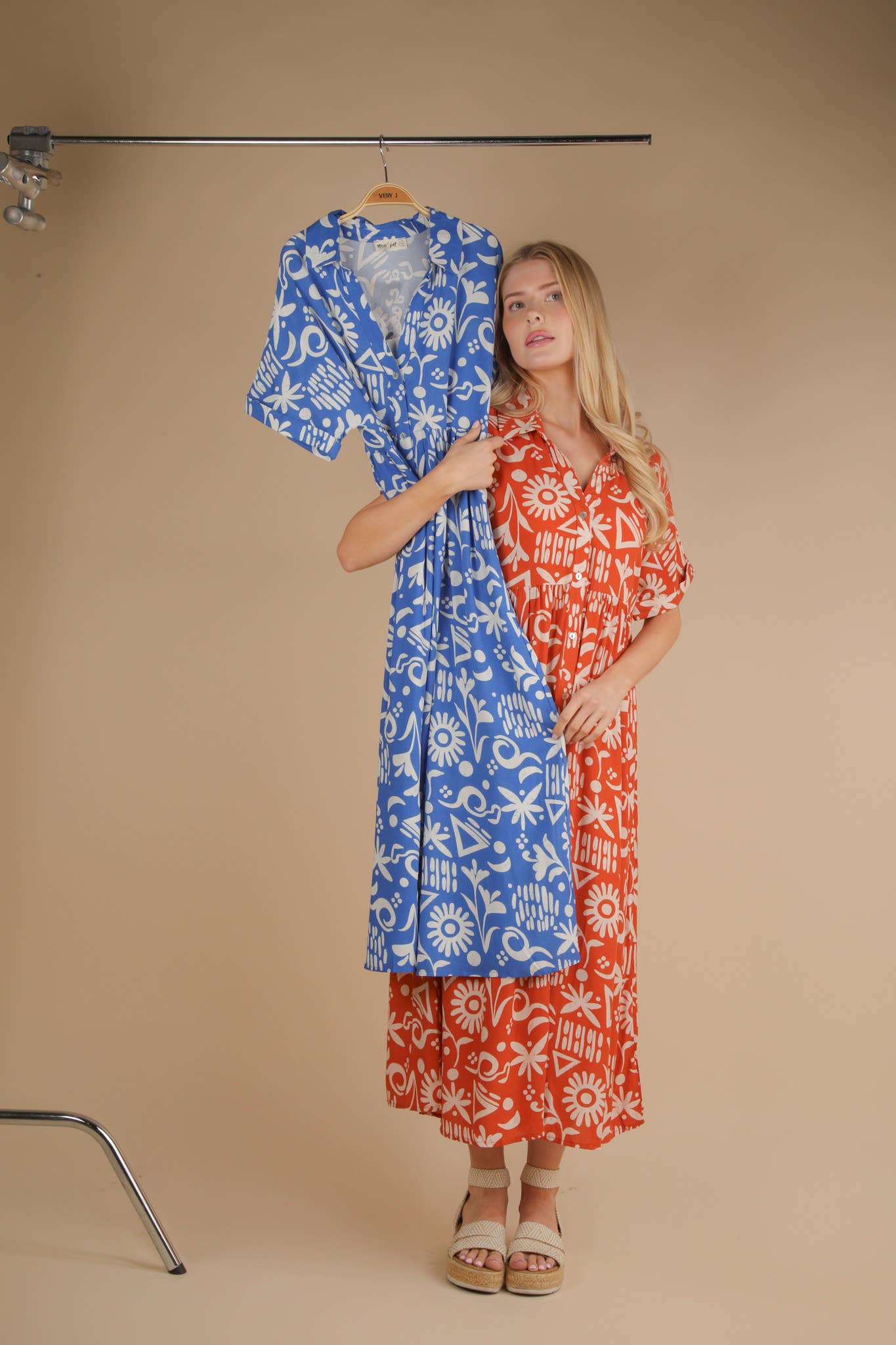 MÉLANGE COUCHER DE SOLEIL ND31583X-PLUS SIZE Robe midi à chemise imprimée surdimensionnée en vente sur Faire3