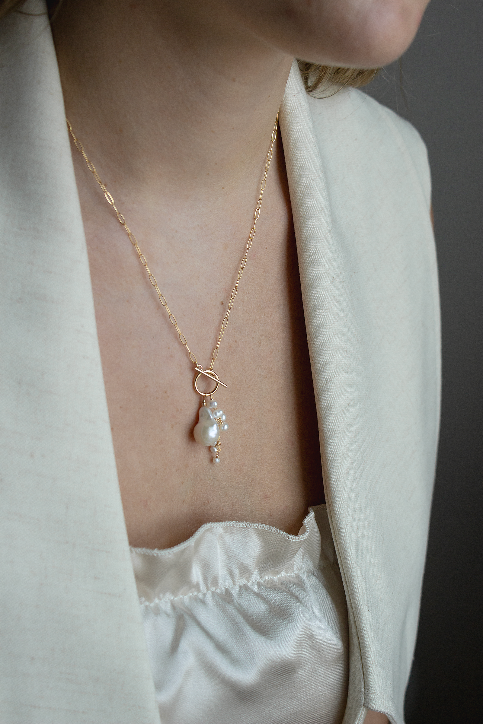 Christine Elizabeth Jewelry - Wholesale Pendant/Charm Necklace - Opalescent Pearl Cluster Toggle Necklace1