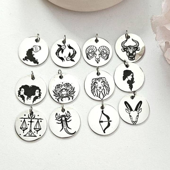 Collier Pendentif Minimaliste en Acier Inoxydable avec Signe du Zodiaque pour la vente par ShesSoCrafty Goods