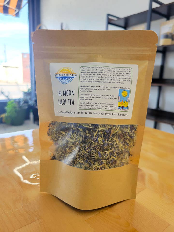 Mond Tarot Tee {um Illusionen zu durchschneiden und deiner Intuition zu vertrauen} für den Großhandel von Nordic Fox Farm