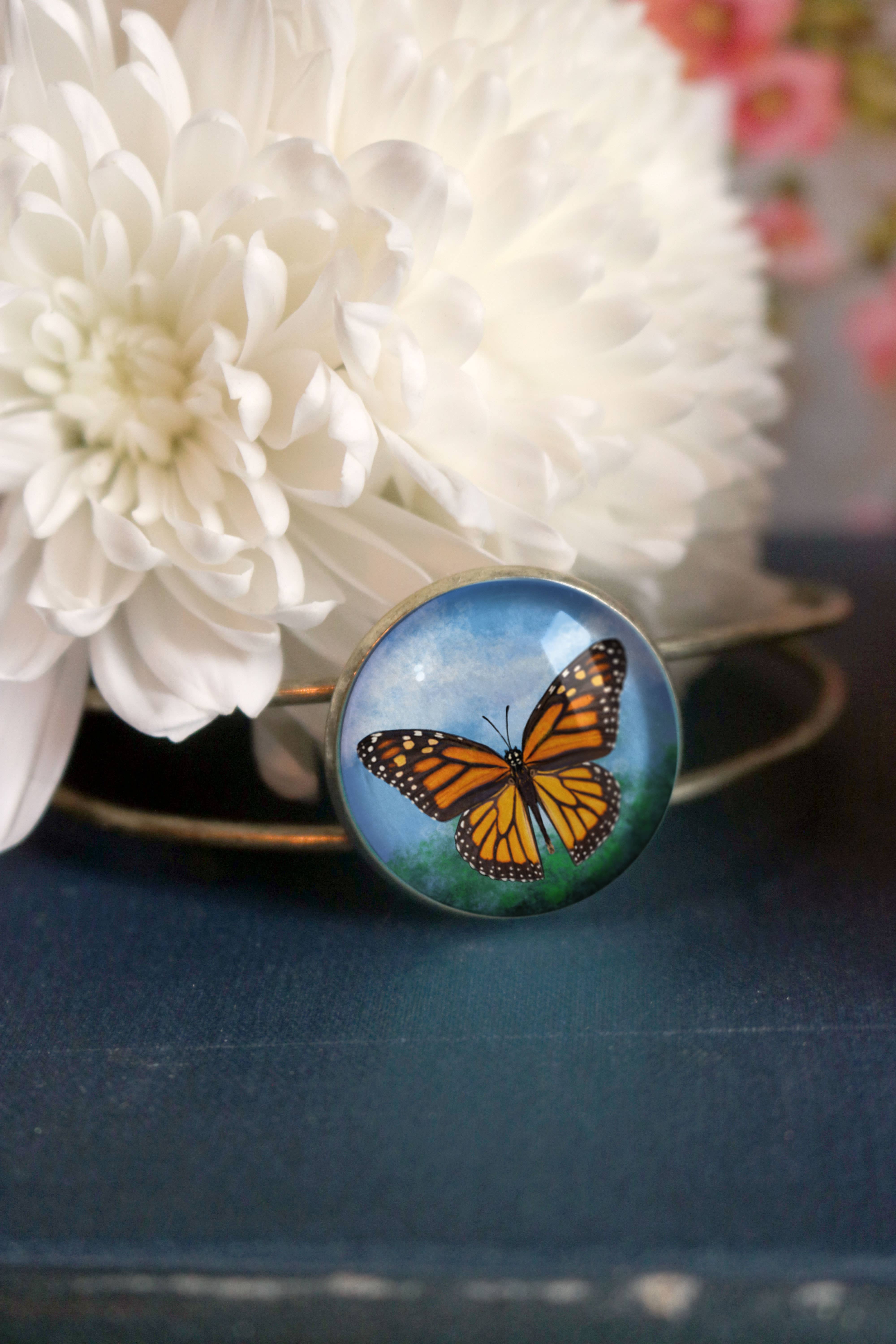 The Divine Iguana - Vente Bracelet manchette - Manchette à cabochon en verre Monarch Butterfly Cottage Core3