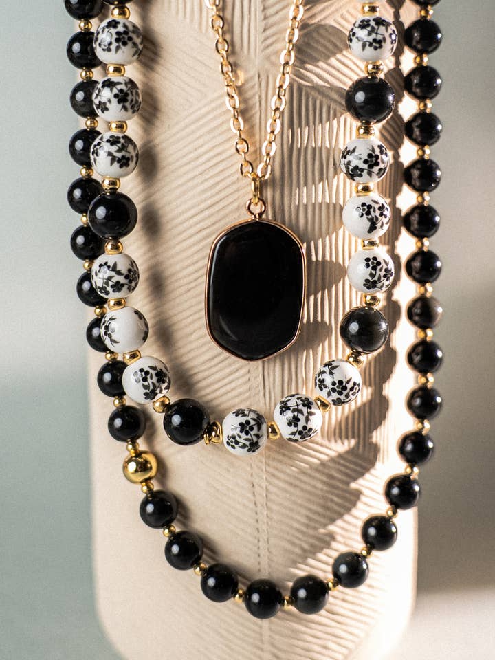 Set di collane con perline in pietra naturale e ceramica dipinta a mano – Stile Boho Chic per la vendita all'ingrosso da parte di PHOEBE´S