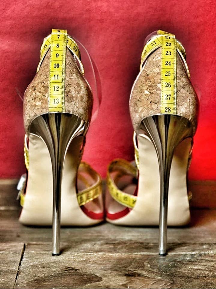 Pompe Jaune Measure Up pour la vente par The Rustic Shoebox