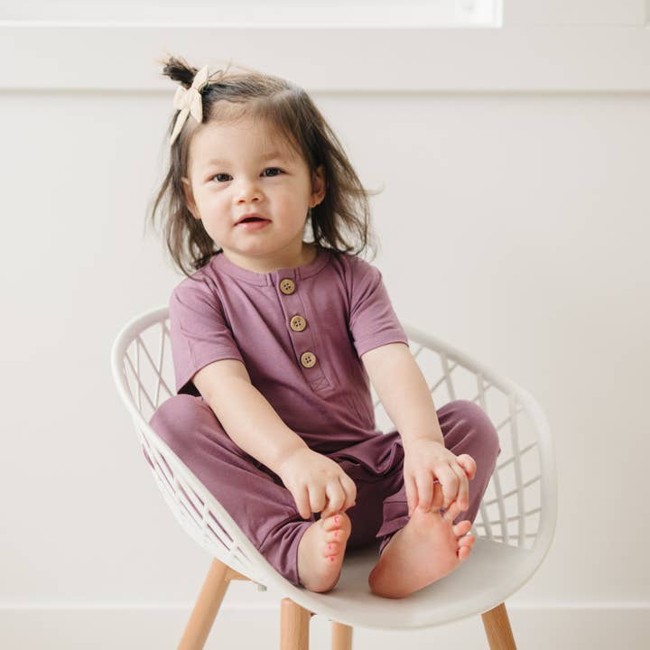 Little Joy Co. - Vendita all'ingrosso Tutina - Neonati - Bamboo Henley Romper - Abbigliamento da neonato e da giorno