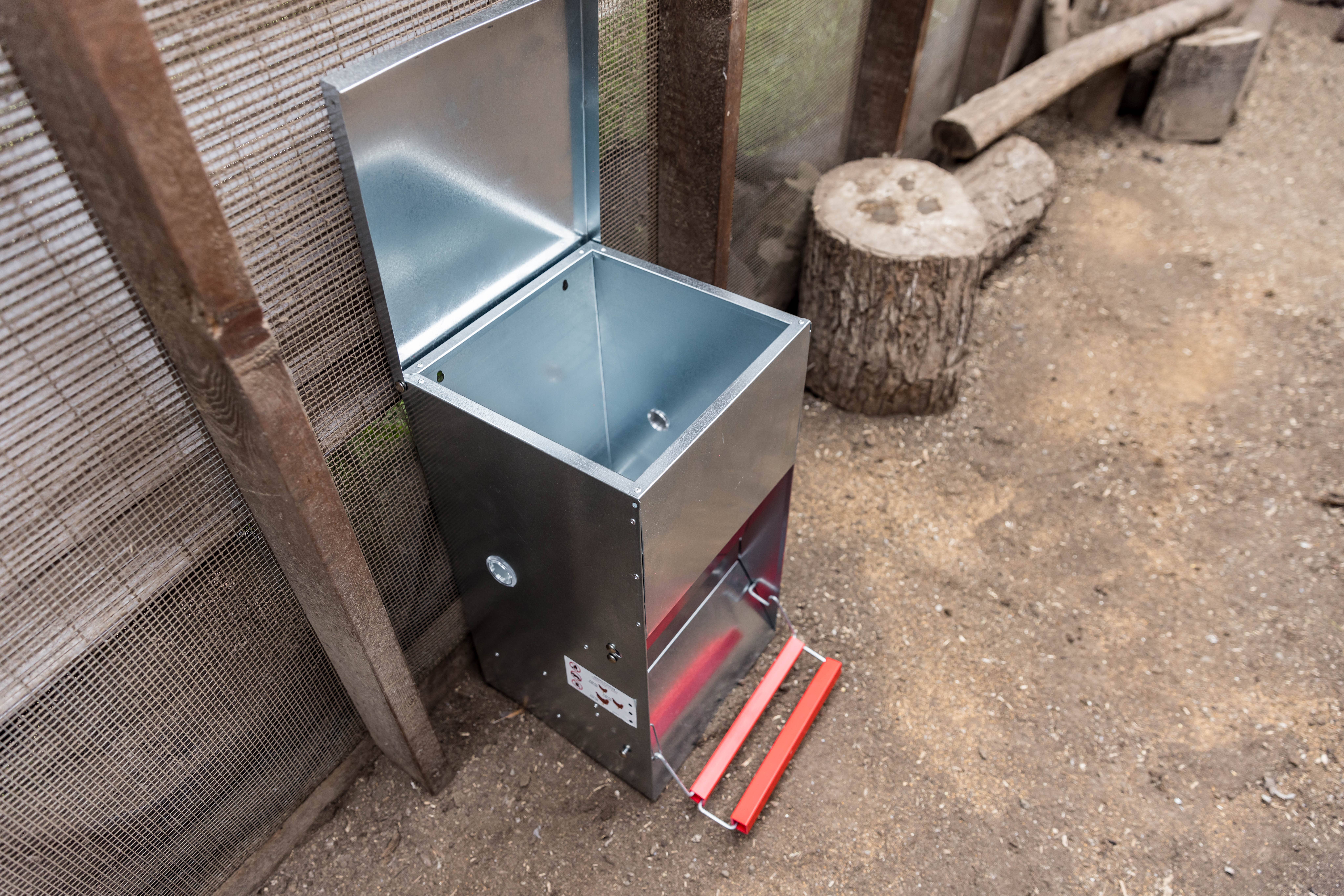 My Favorite Chicken - Wholesale Pet Bowl - Cat/Dog - Automatic Metal Poultry Treadle Feeder 40lb1