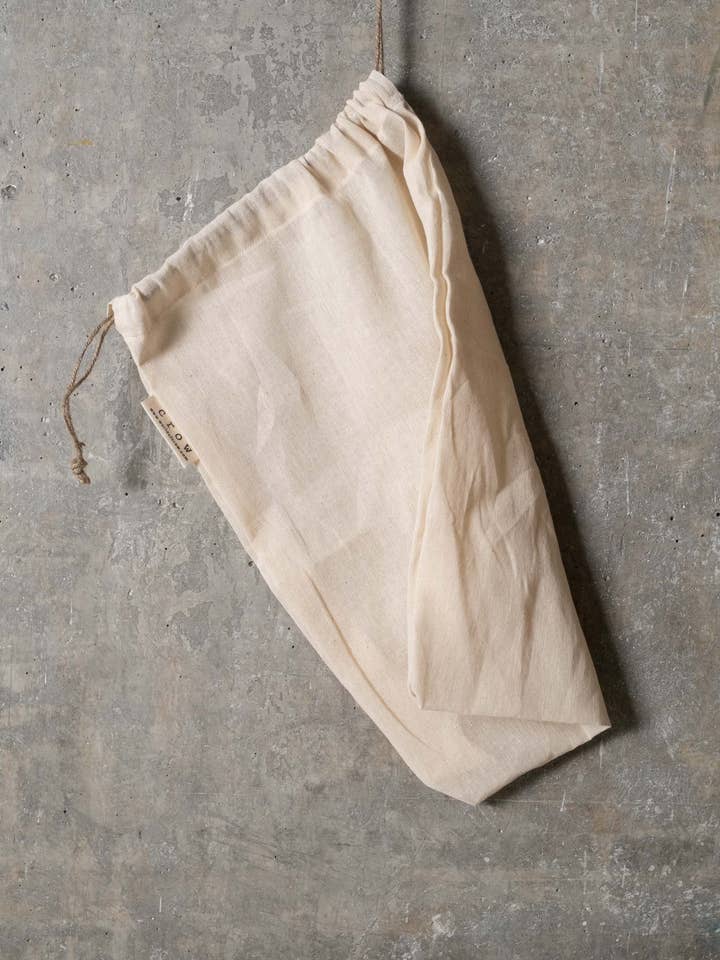 Handgemaakte mousseline kledingtas met trekkoord voor wholesale door World of Crow llc