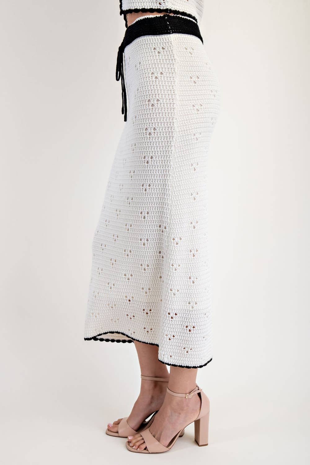 Edit by Nine – Großhandel Rock – Damen – Ts6256 Midirock mit Kontrast und Lochmuster1