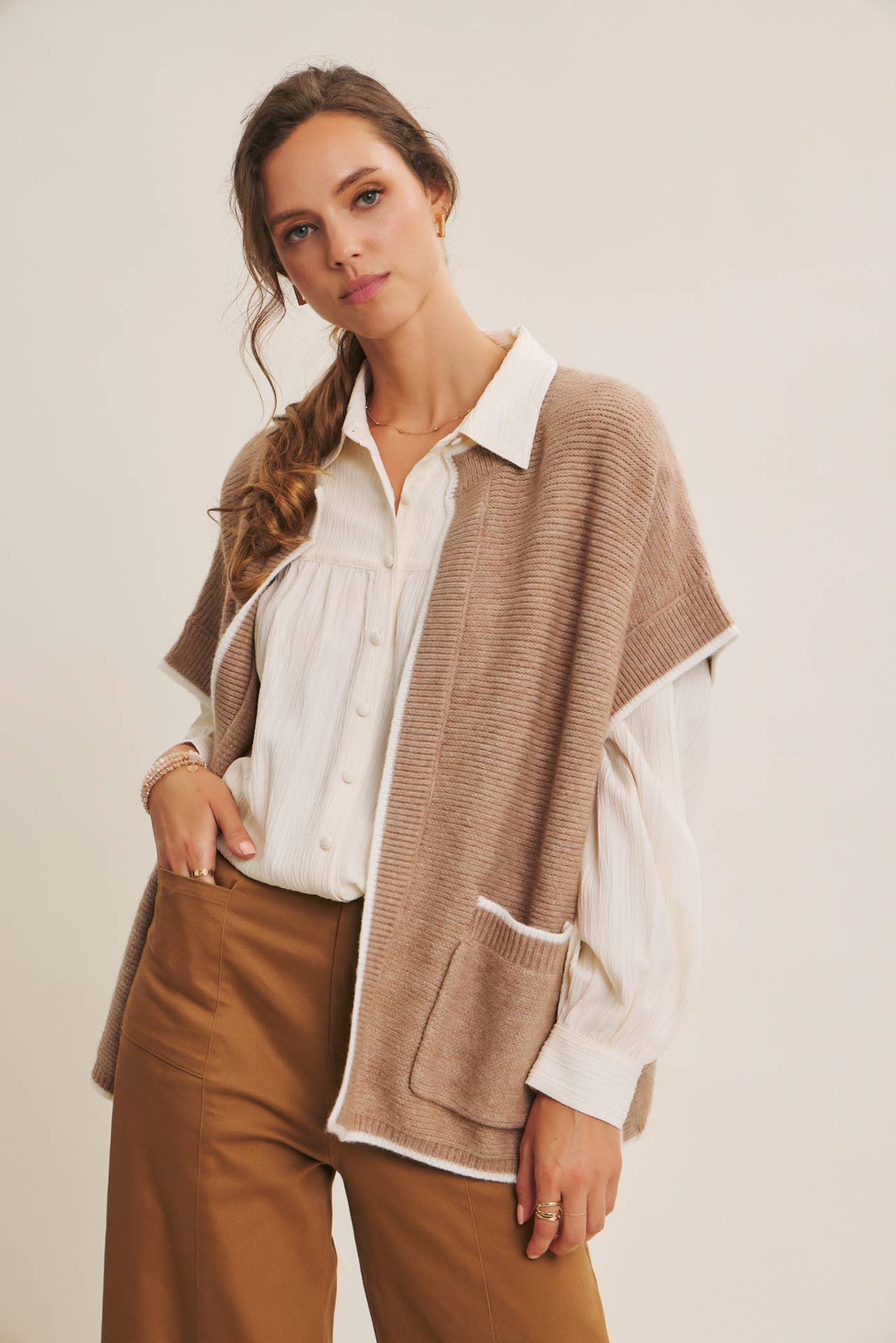 in february – Calças - Mulher por atacado – CALÇAS ESSENCIAIS DO DIA A DIA ELÁSTICAS DE PERNA LARGA E COMPRIMENTO ATÉ AO TORNOZELO22