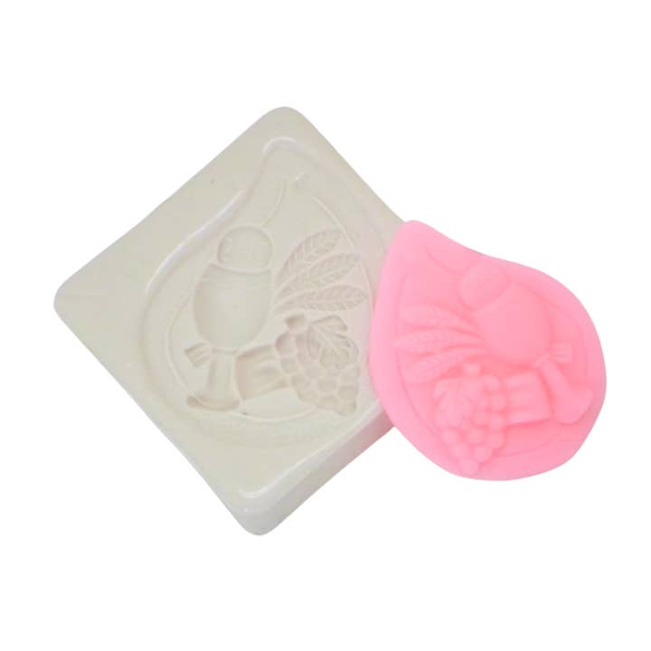 Druppelvormige bordenvorm met communiesymbolen 6 cm voor wholesale door Atiladecor, Artesanato Lda