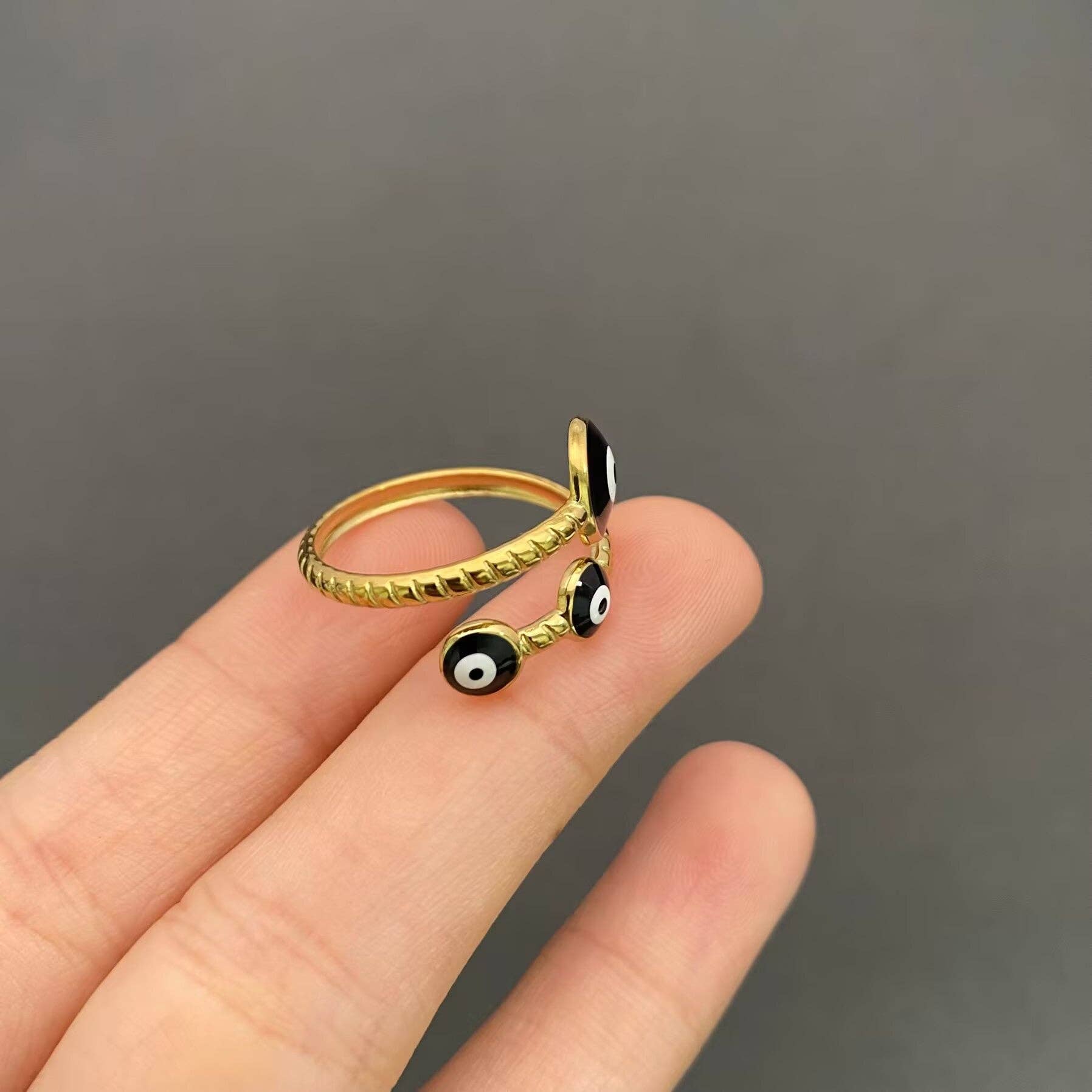 Mio Queena – Großhandel Cocktail-/Statement-Ring – Schwarzer Emaille-Truthahnauge 18K vergoldeter Edelstahlring - FGS2