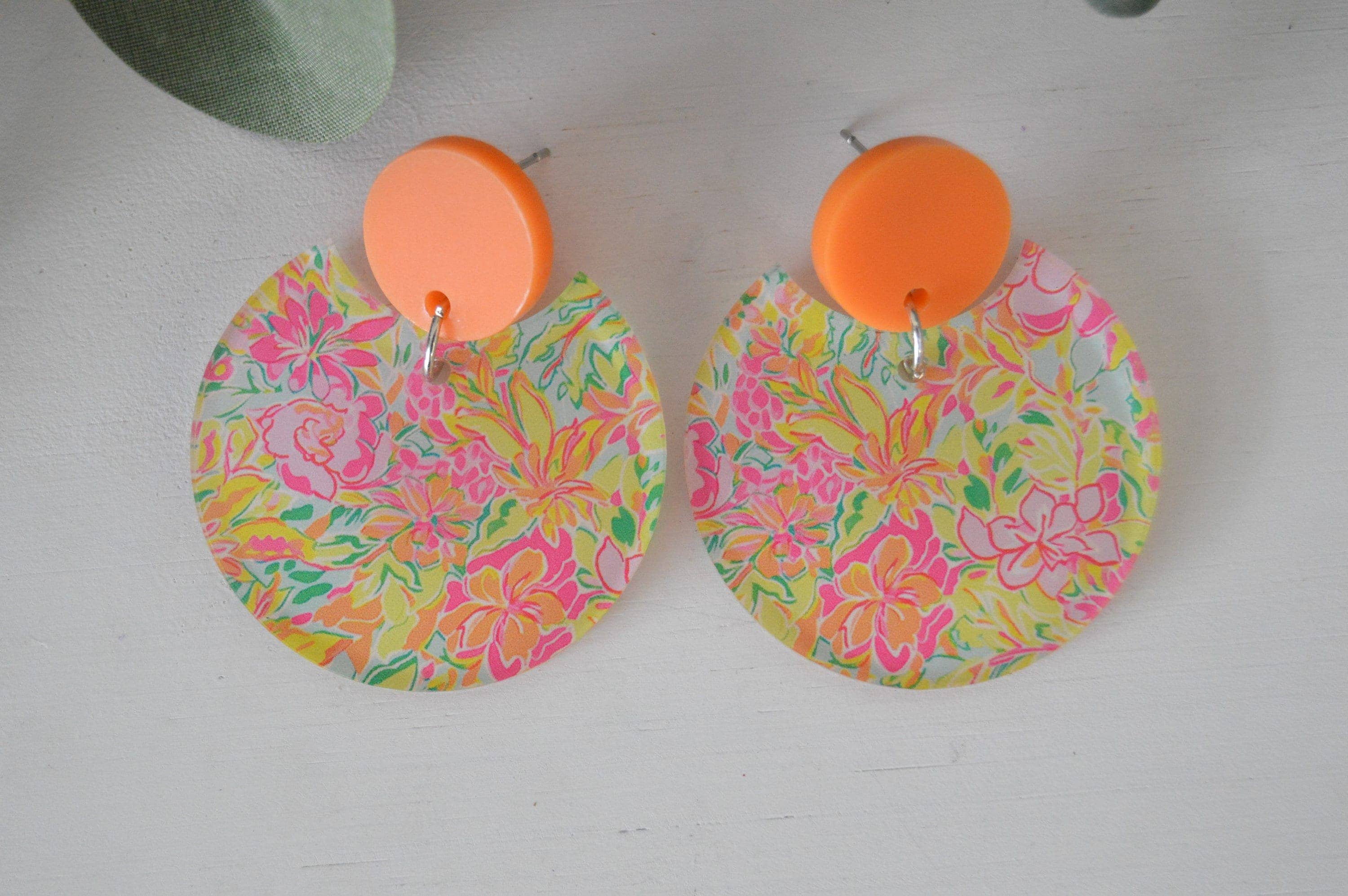 The Adorned Fox – wholesale Dangle earrings – Preppy Earrings, Colorful Notched Circle Earrings, Floral1